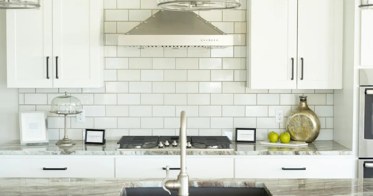 DIY Kitchen Backsplash: Beginner Guide